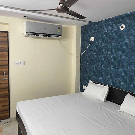 Hotel O Devansh Inn Yeni Delhi Dış mekan fotoğraf