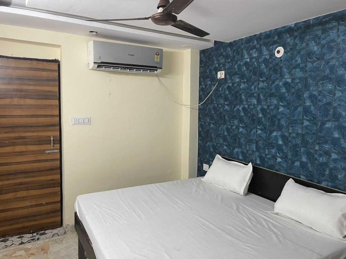 Hotel O Devansh Inn Yeni Delhi Dış mekan fotoğraf