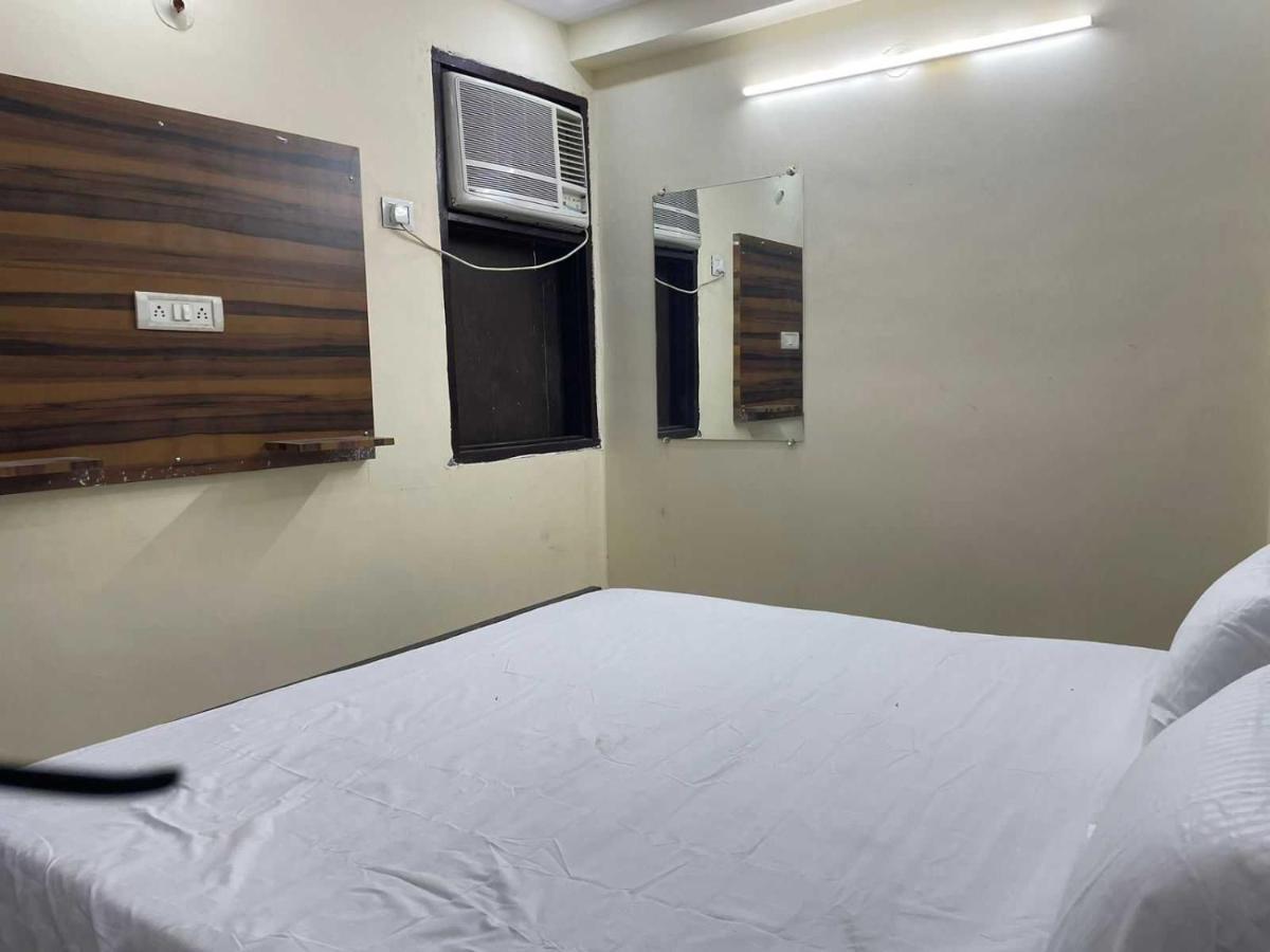 Hotel O Devansh Inn Yeni Delhi Dış mekan fotoğraf