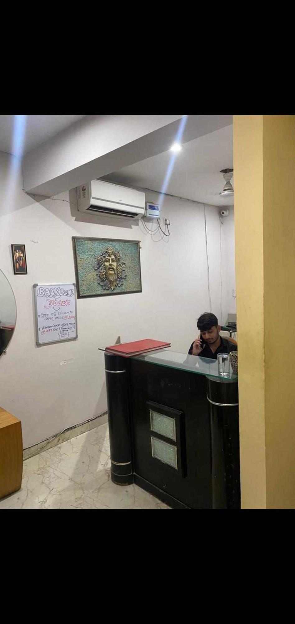 Hotel O Devansh Inn Yeni Delhi Dış mekan fotoğraf